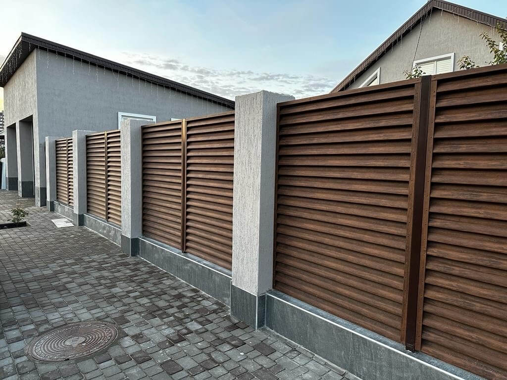 Забор-жалюзи из ламелей Еврожалюзи 23м Каштан Printech фото 2 в Воронеже