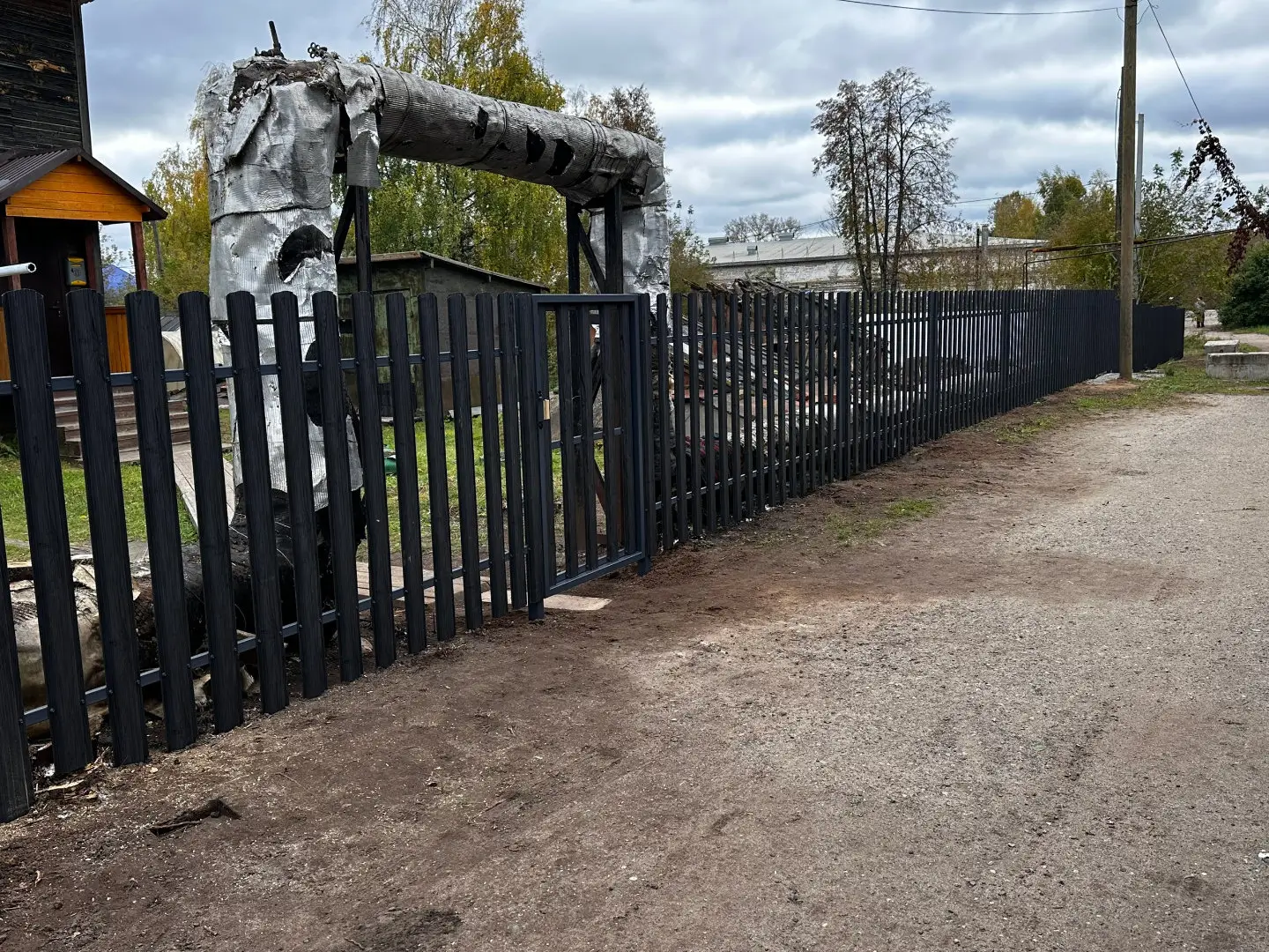 Забор из евроштакетника 63м Черное Дерево 3D Принтек фото 5 в Воронеже