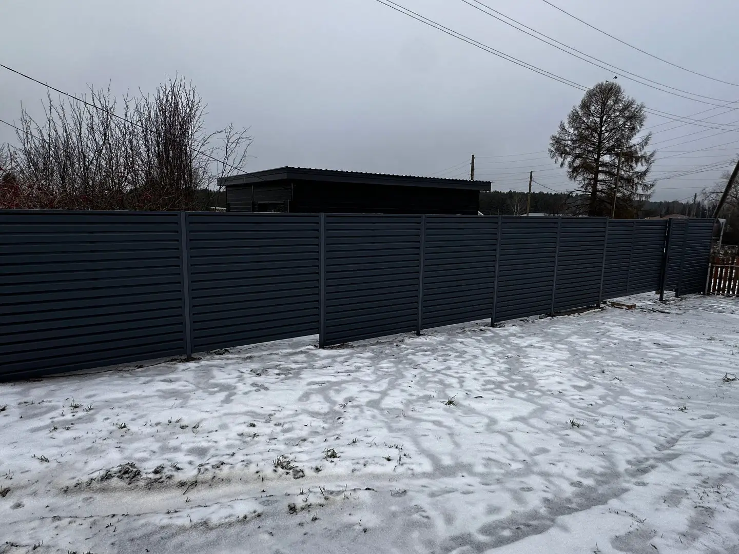 Забор-жалюзи из ламелей Хай-Тек 20м RAL7024/7024 Серый Графит двусторонний МАТТЕ фото 3 в Воронеже