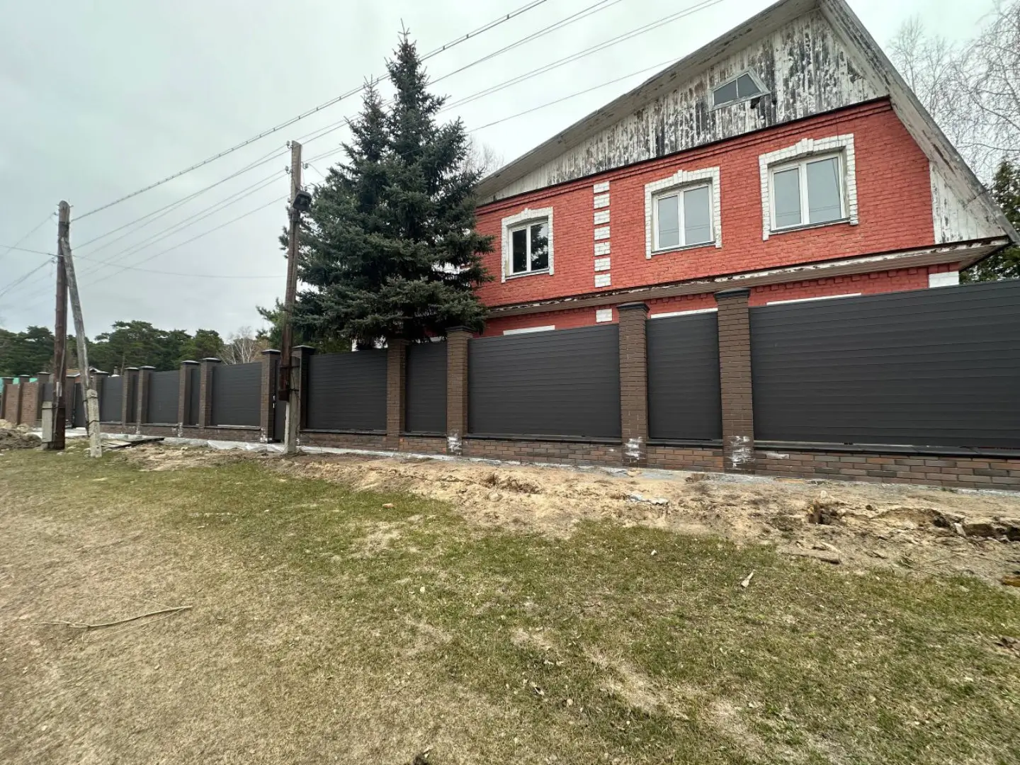 Забор-ранчо из металлического планкена 28м RAL8019 Темный Шоколад МАТТЕ фото 2 в Воронеже