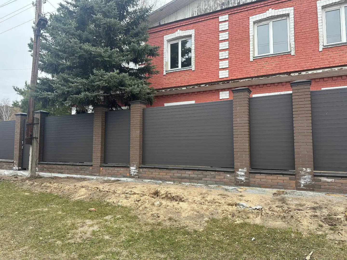 Забор-ранчо из металлического планкена 28м RAL8019 Темный Шоколад МАТТЕ в Воронеже